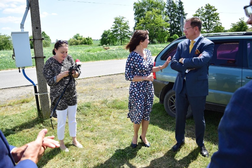 W Podgórzynie koło Żnina przebudują drogę. Położą chodnik, będzie oświetlenie. To inwestycja Gminy Żnin [zdjęcia] 