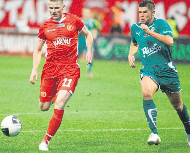 Widzewiak Marcin Robak (od lewej) pierwszego gola w ekstraklasie strzelił właśnie Legii