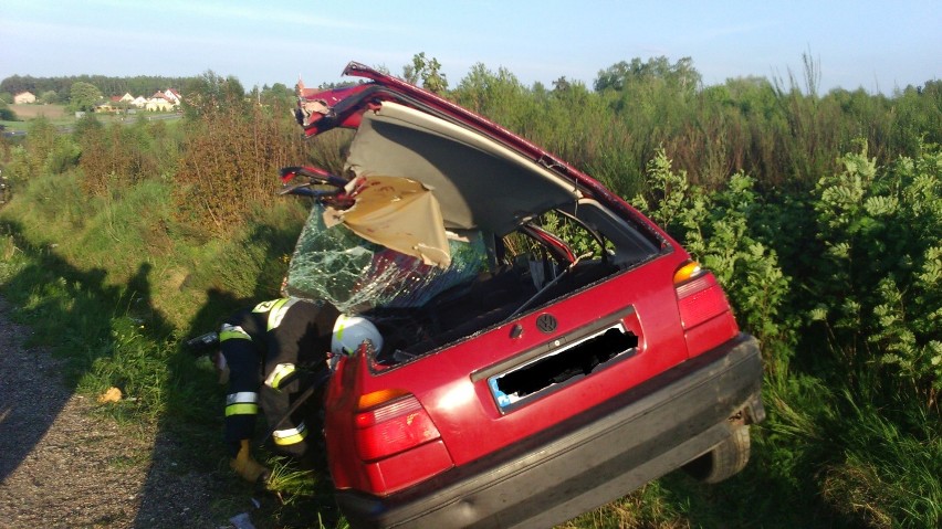 Wypadek na trasie Czarna Dąbrówka - Rokity. Kierowca został przetransportowany do szpitala [FOTO] 