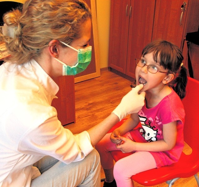 Fundacja Pro Human uczy dzieci, jak dbać o zęby, a chore pomaga wyleczyć
