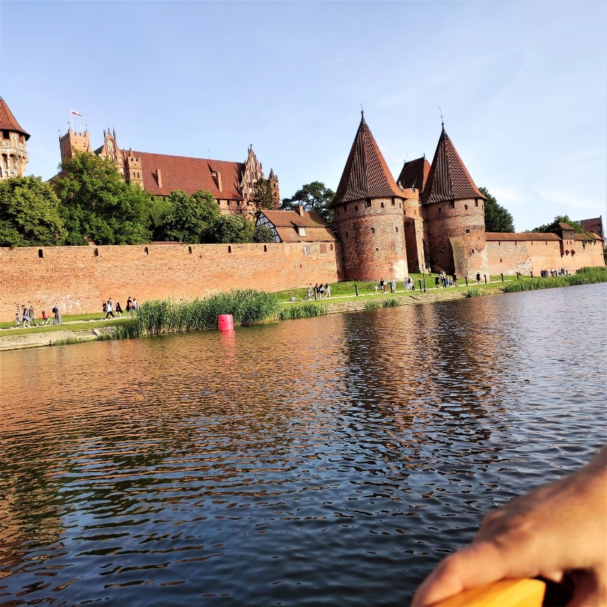 Malbork. Rejsy po Nogacie to okazja, by dostrzec walory rzeki i spojrzeć na miasto z innej perspektywy. Warto utrwalać widoki, bo są piękne