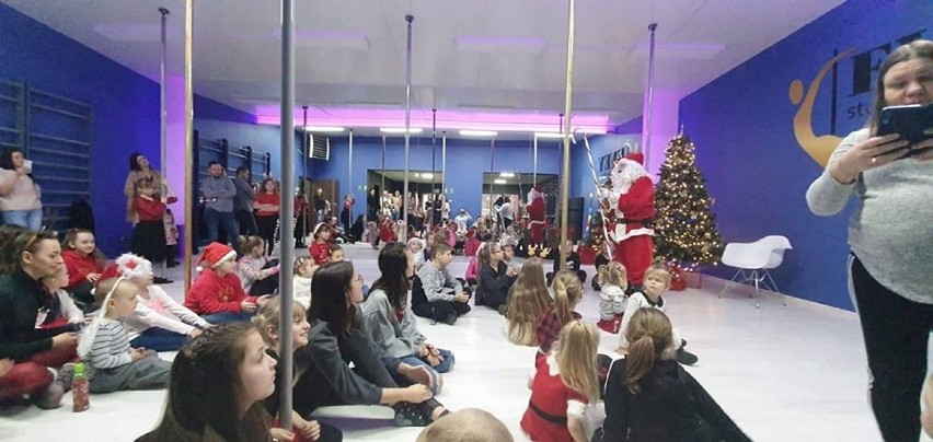 Evey Studio Pole Dance w Mikołajki zamieniło się w świąteczną krainę iluzji i magii