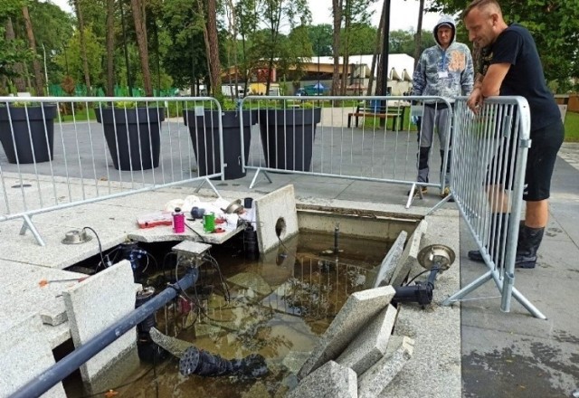 Podczas wypadku uszkodzeniu uległ cenny mechanizm fontanny