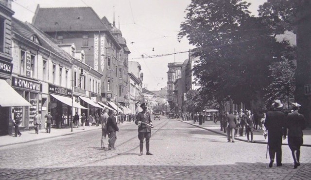 Zbieg ulic Gdańskiej i Jagiellońskiej, okres XX-lecia międzywojennego. Tu też w części mówiło się spolszczonym językiem niemieckim.
