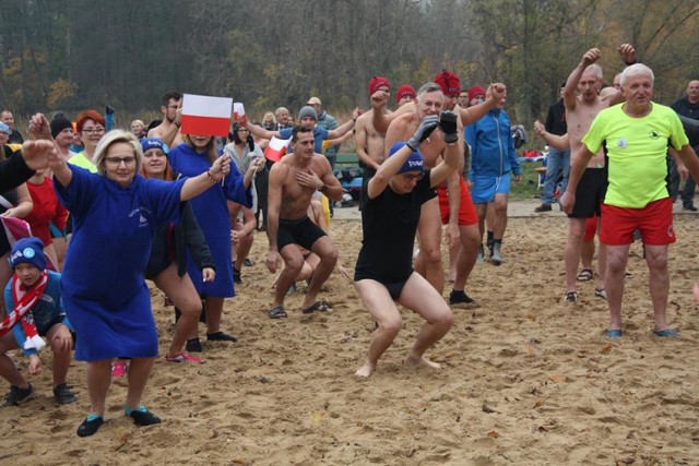 W ,,kąpielówkach’’ na ,,Śnieżkę’’, czyli akcja morsów z Krzywinia