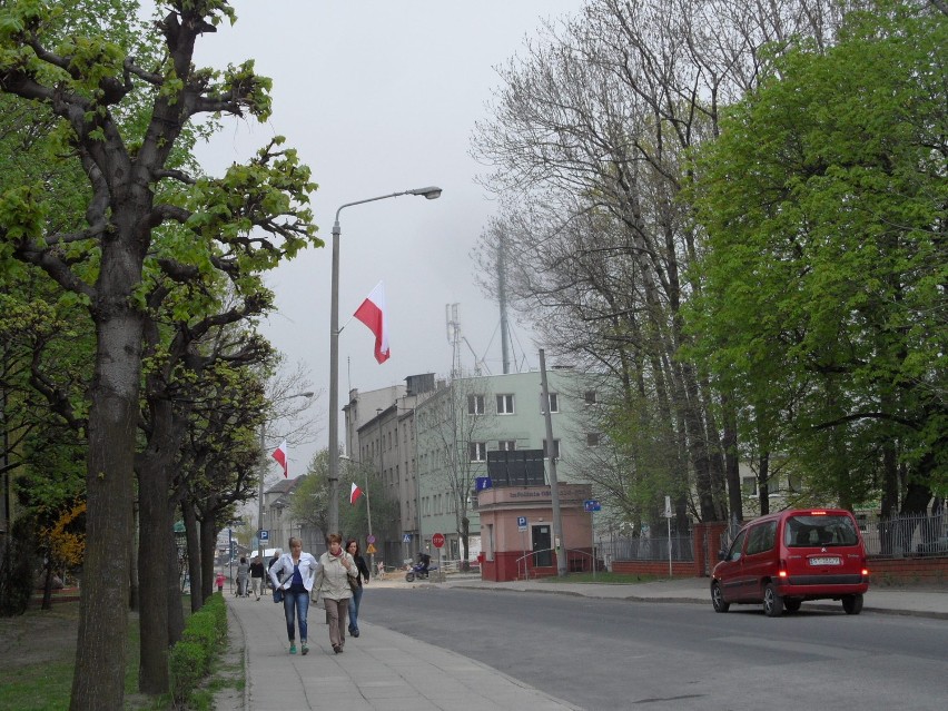 Święto Flagi Żory: Zobacz, jak biało-czerwone flagi powiewają w Żorach. Dziś Dzień Flagi RP. FOTO