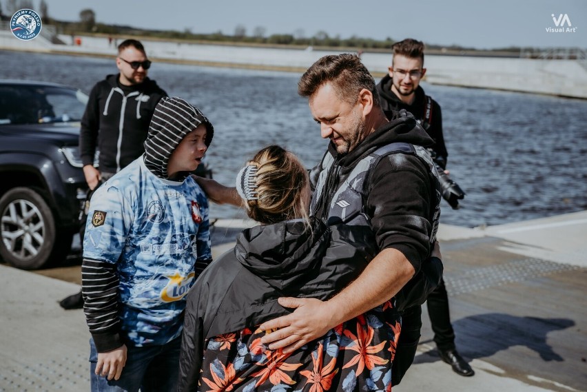 Polski Dakar na wodzie zawitał na Pomorze. Motorowodniacy z dziećmi w Mechelinkach. Płyniemy Polsko już za półmetkiem