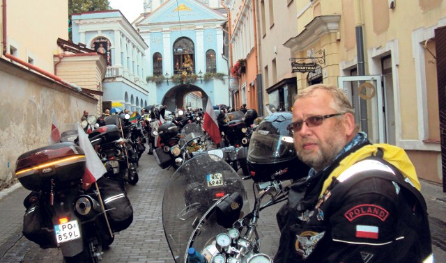 Grzegorz Żochowski, w drodze do Katynia, przyjechał z innymi motocyklistami przed Ostrą Bramę w Wilnie