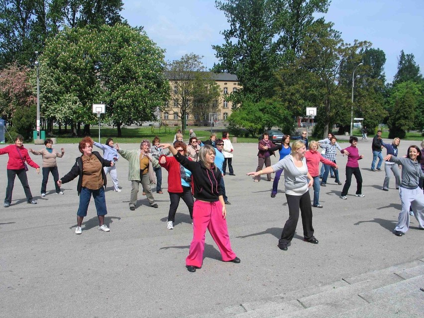Sosnowieckie Senioralia 2012, czyli fitness i tańce seniorów w Parku Sieleckim
