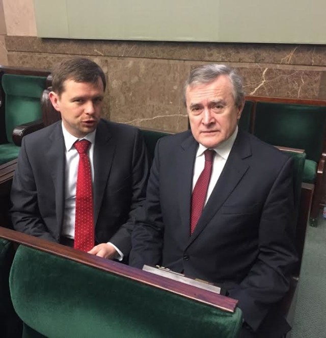 Poseł Wojciech Zubowski (z lewej) i minister kultury Piotr Gliński