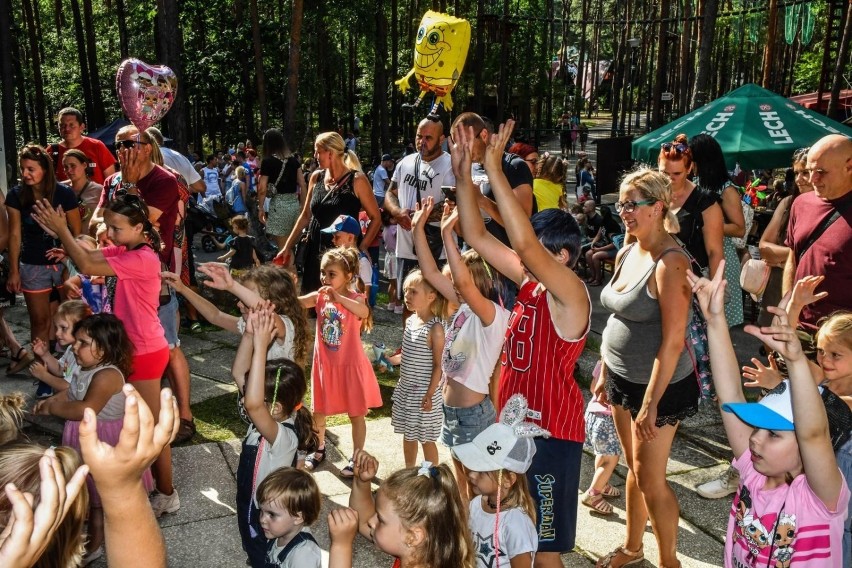 Dzieci mniejsze i większe świetnie się bawiły podczas...