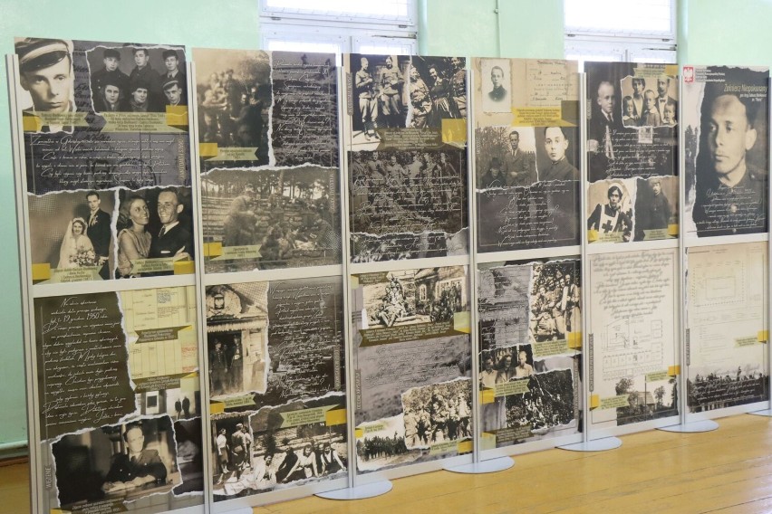 Wystawa "Żołnierz Niezłomny" w Suchym Dębie. Uczniowie lokalnej szkoły poznali historię narodowego bohatera