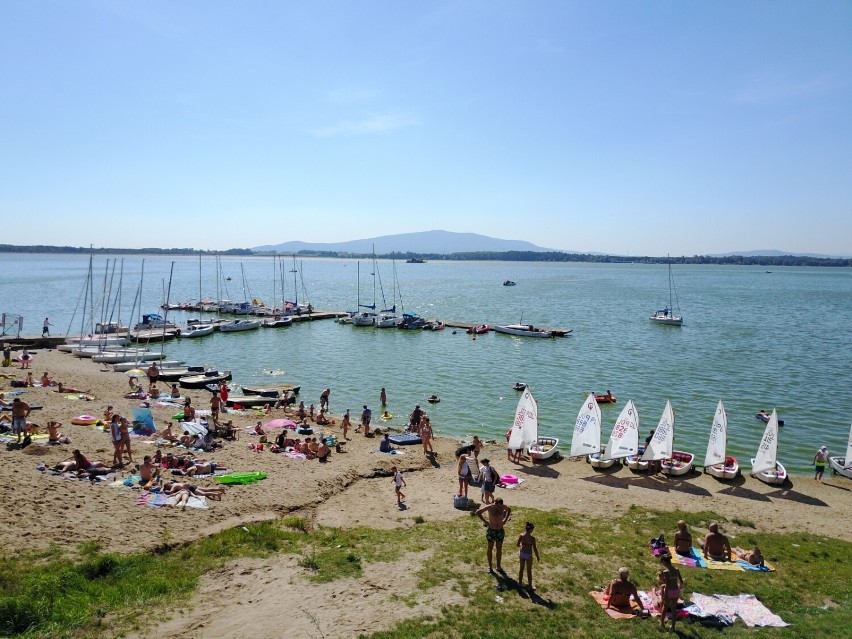 Ujmujący i bezkresny widok z plaży nad Zalewem Mietkowskim...