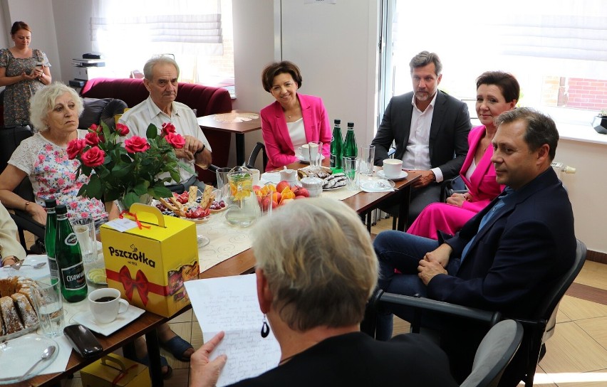 Kaliscy seniorzy spotkali się z minister Marleną Maląg i prezydentem Kalisza. ZDJĘCIA 