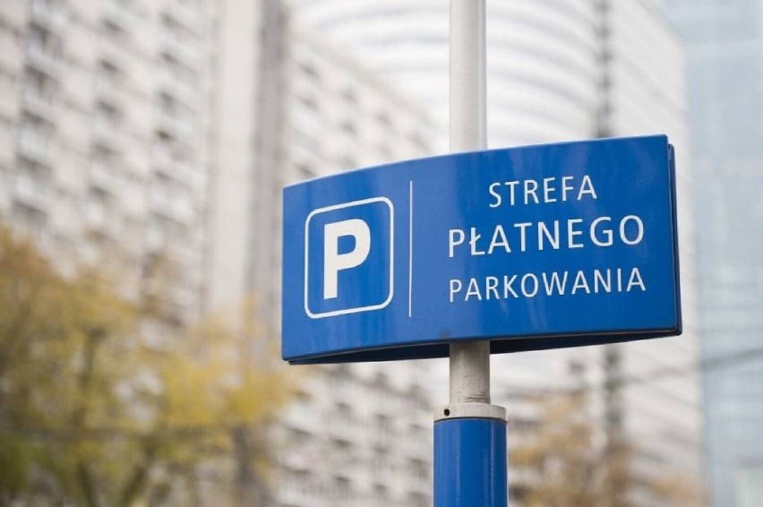 Nowy abonament parkingowy w Warszawie. Radni przyjęli...