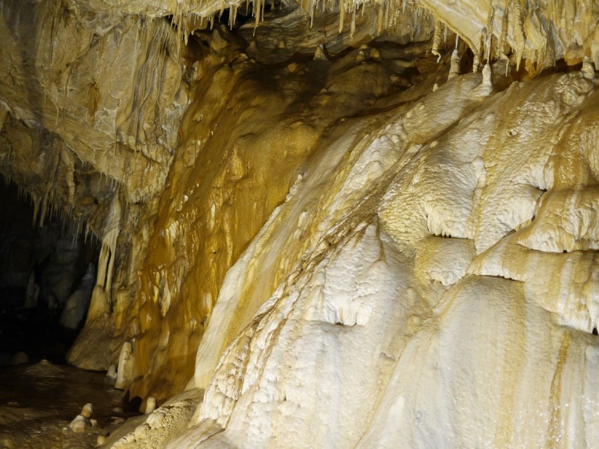 Jaskinia Niedźwiedzia ma nowe oświetlenie - dzięki technologii led jeszcze wypiękniała