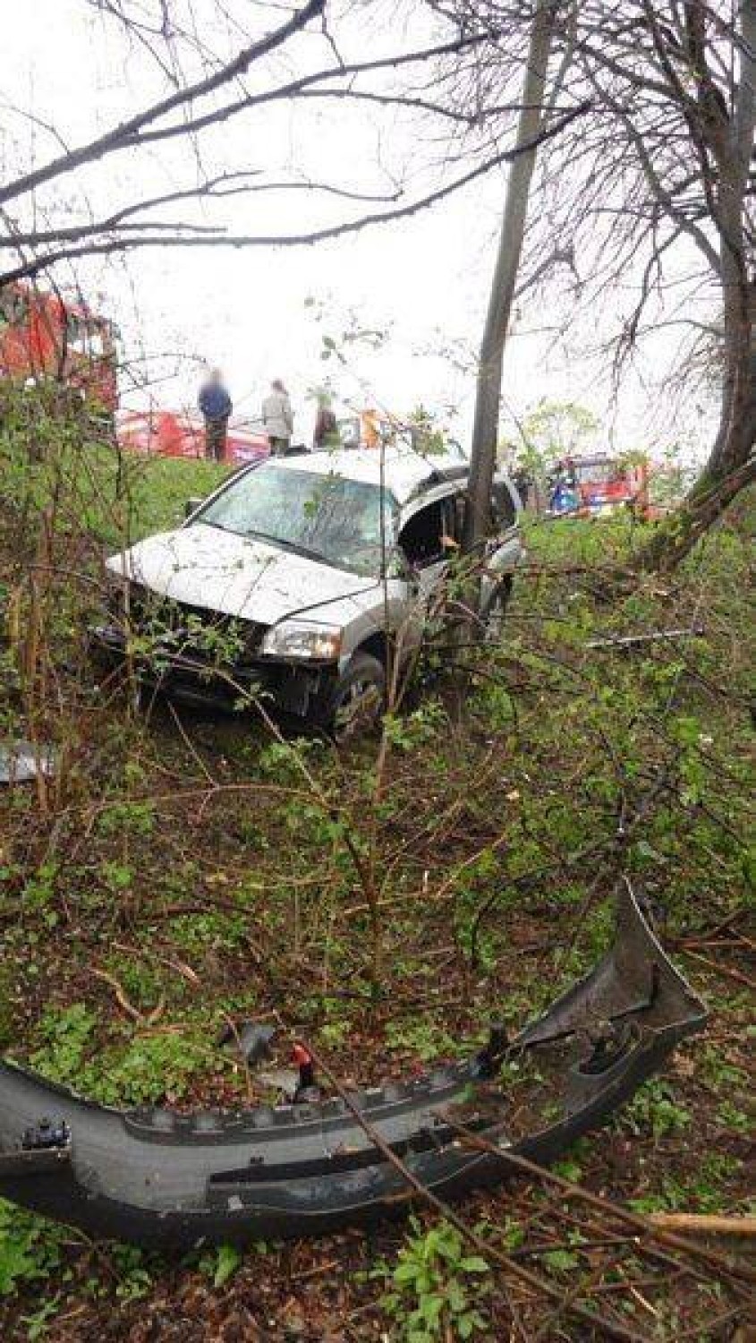 Strażacy wycinali rannego z auta rozbitego na drodze Nowy Sącz – Krynica-Zdrój