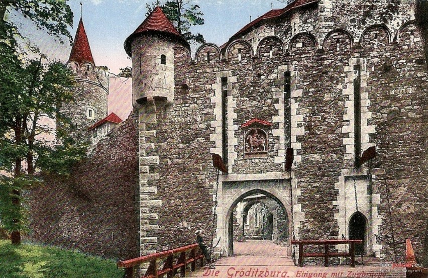Lata 1910-1918 , Zamek Grodziec - brama wjazdowa do zamku
