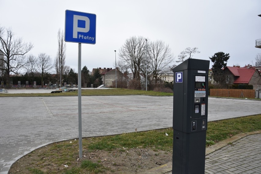 Czy m.in. parking przy ul. Słowackiego powstał niezgodnie z...