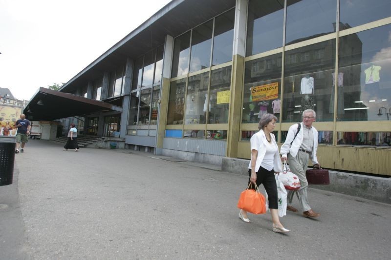 Dworzec PKP w Zabrzu dalej będzie straszył, bo nie ma firm chętnych do tego, aby go wyremontować