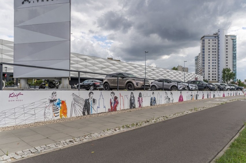 Nowy antysmogowy mural w Warszawie. Kolorowe dzieło filtruje powietrze i usuwa tyle zanieczyszczeń co 55 drzew