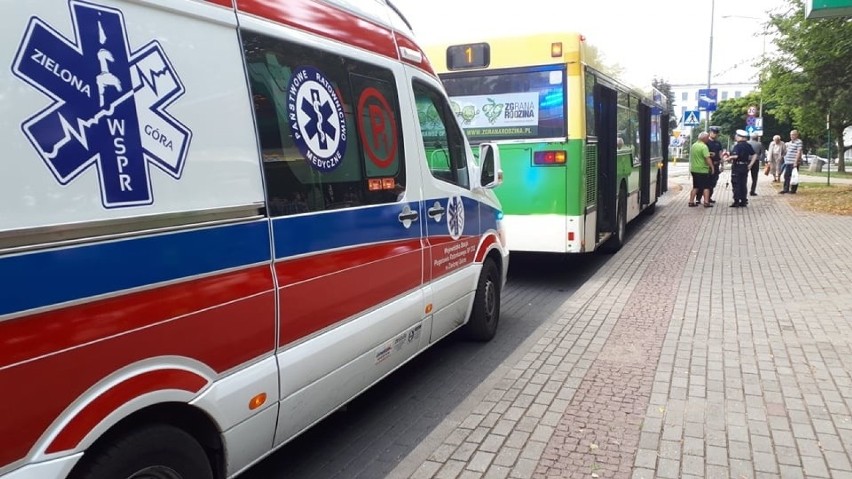 Kierowca autobusu MZK chcąc uniknąć zderzenia z samochodem...