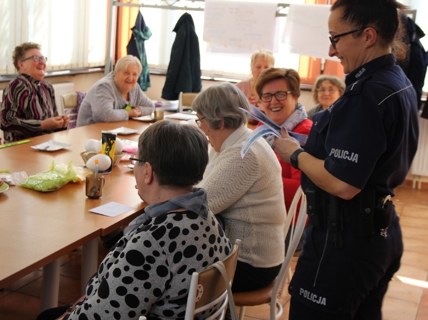 Policjanci z Brzegu i Grodkowa spotykają się z seniorami i...