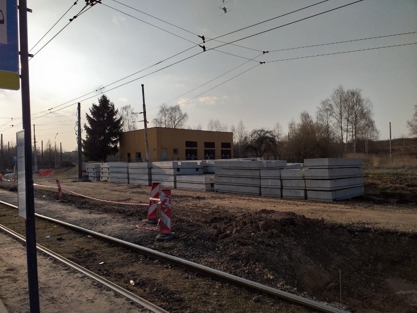 Dąbrowa Górnicza: trwa remont torowiska tramwajowego w Gołonogu ZDJĘCIA