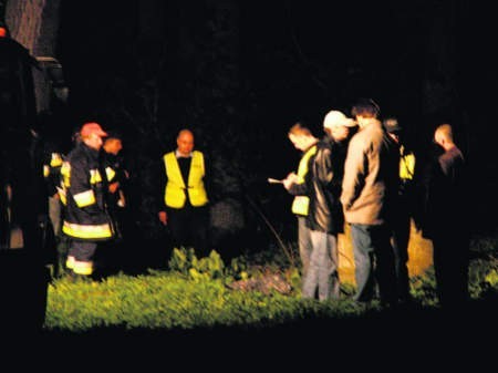 Policjanci pracowali w parku do północy. Miejsce znalezienia zwłok noworodka zabezpieczono - FOT. ADRIAN DOMAŃSKI