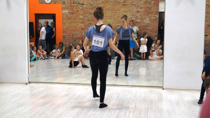 Młodzi tancerze zaprezentowali swoje umiejętności w Szkole Tańca Bohema [zdjecia, wideo]