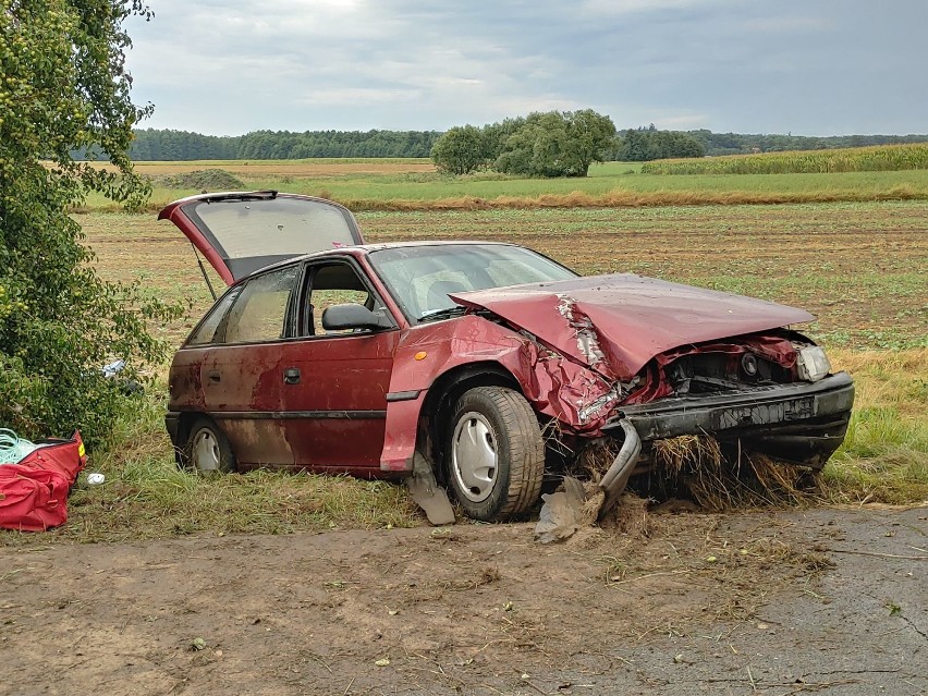 SKORZĘCIN: Wypadek na trasie do Skorzęcina - jedna osoba trafiła do szpitala, 22.08.2020 [GALERIA]