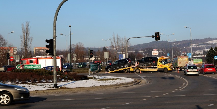 Wypadek na rondzie Solidarności w Nowym Sączu