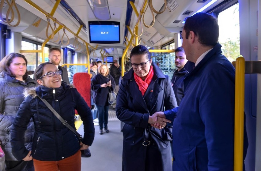 W czwartek 31.10.2019 dwa nowe tramwaje PESA wyjechały na...