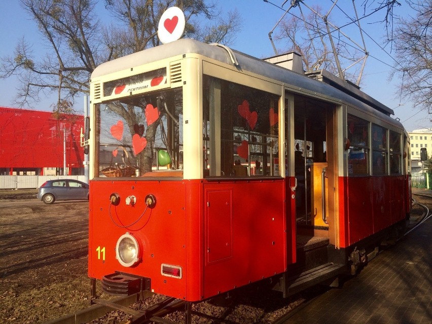 Na Dzień Kobiet darmowy przejazd zabytkowym tramwajem [WIDEO] 