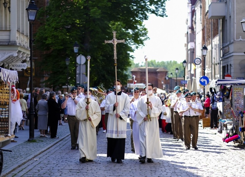 Czytaj dalej. Przesuwaj zdjęcia w prawo - naciśnij strzałkę...