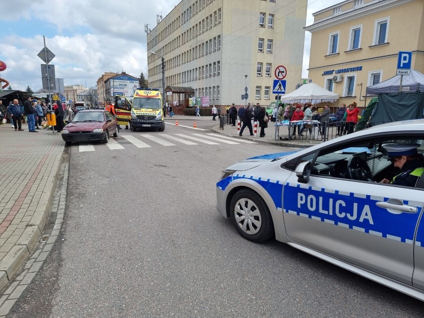 88-letni kierowca forda potrącił w Przemyślu pieszego. Policjanci zatrzymali seniorowi prawo jazdy [ZDJĘCIA]