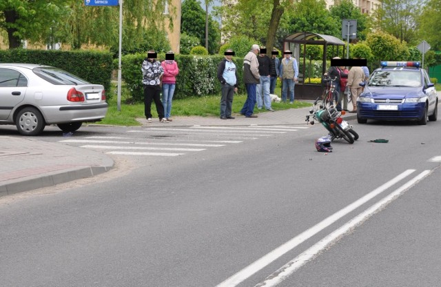 Wypadek w Kłodawie: 18-letni motorowerzysta trafił do szpitala