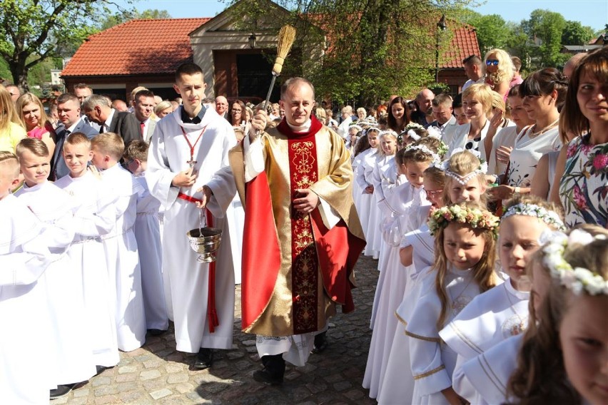 Pierwsza Komunia św. w parafii WNMP w Żukowie - sobota -  ZDJĘCIA