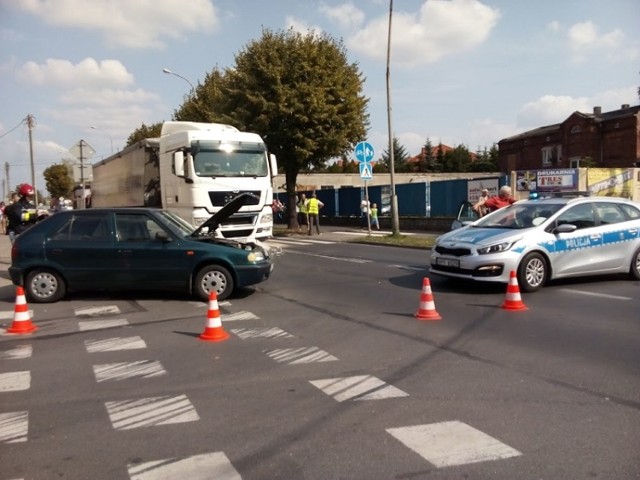 Wypadek na skrzyżowaniu Szadkowskiej i Dąbrowskiego w Zduńskiej Woli