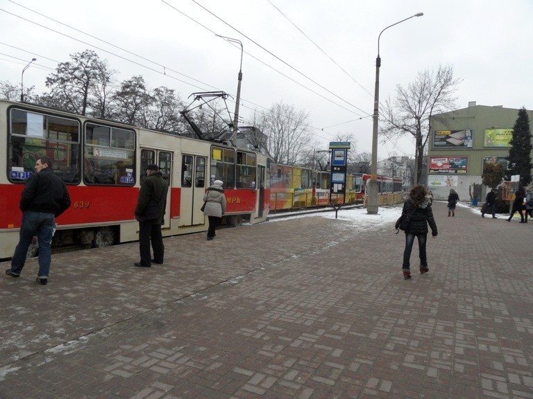 W Częstochowie przy wjeździe na dworzec PKP, doszło do kolizji autobusu z tramwajem