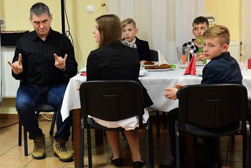 Zawodnik, który zanotował na arenie międzynarodowej...