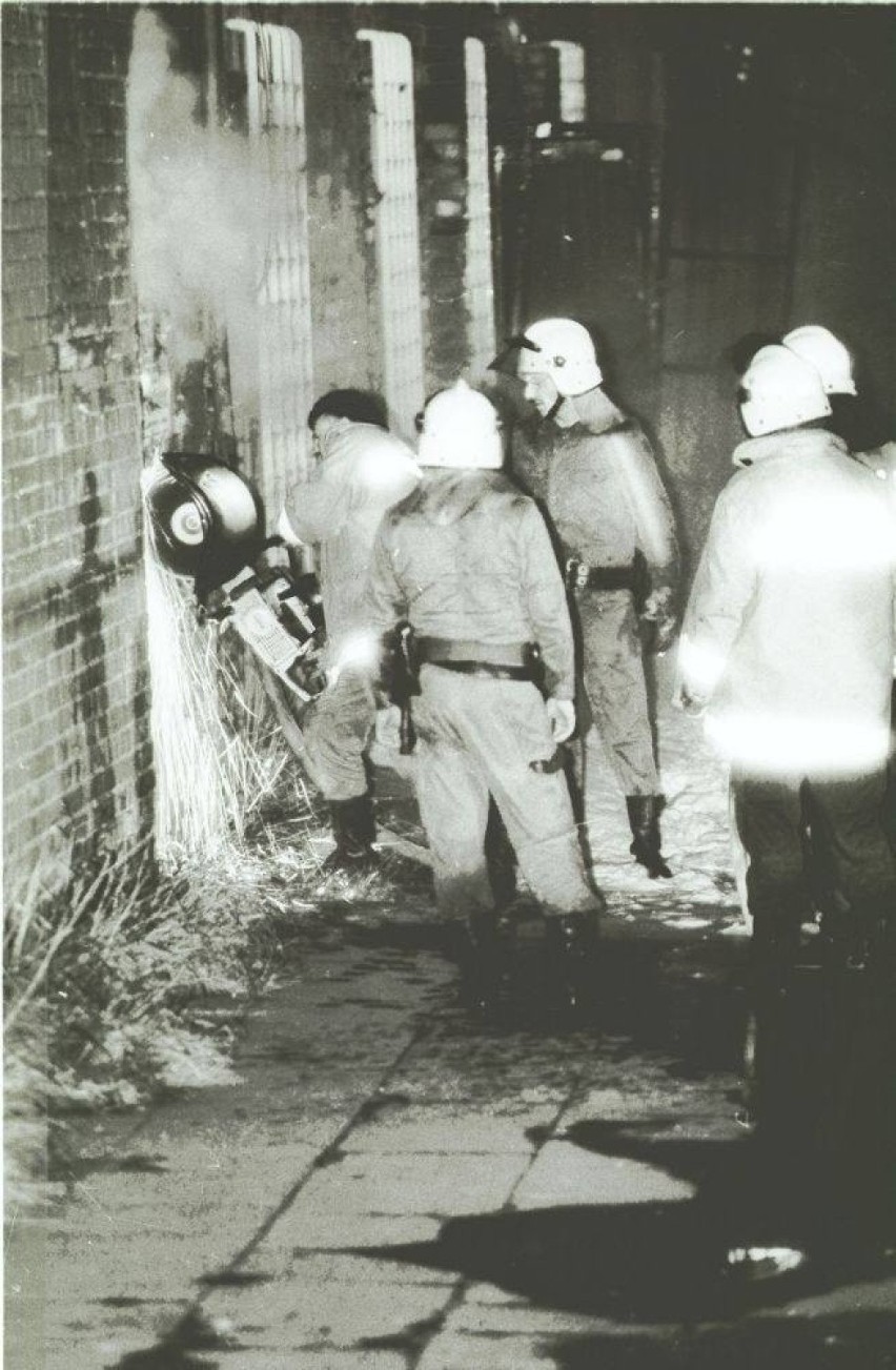 Pożar hali stoczni w Gdańsku wybuchł 24.11.1994 r.