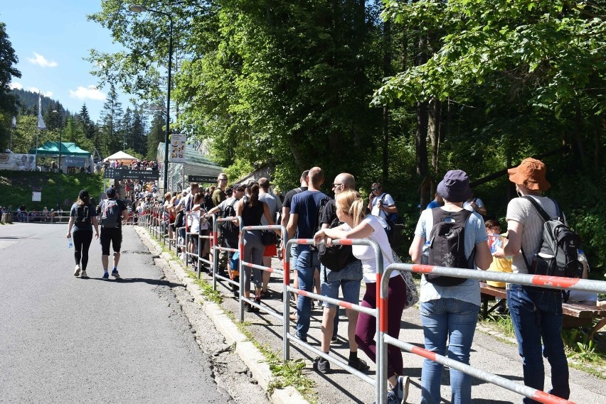 Zakopane. Coraz więcej turystów. Kolejki nawet na szlakach turystycznych [ZDJĘCIA] 29.07.