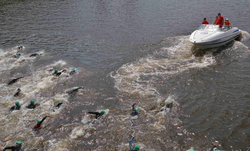 Malbork. Garmin Iron Triathlon 2013 rozpoczęty. Zobacz &quot;ludzi z żelaza&quot; [ZDJĘCIA, cz. 2]