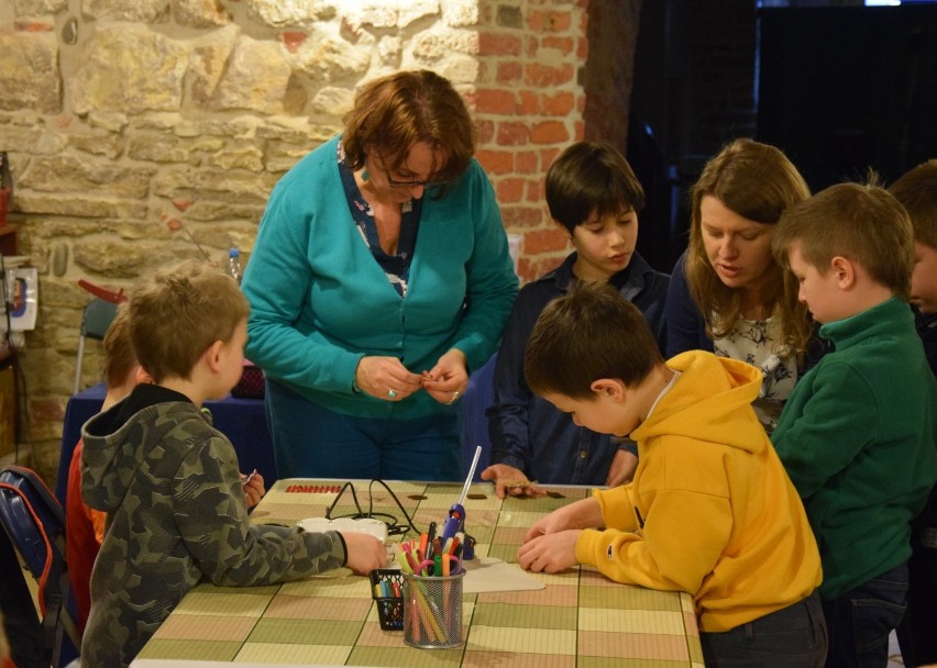 Uczestnicy warsztatów „Ferie w Muzeum” wyruszyli w historyczną podróż 