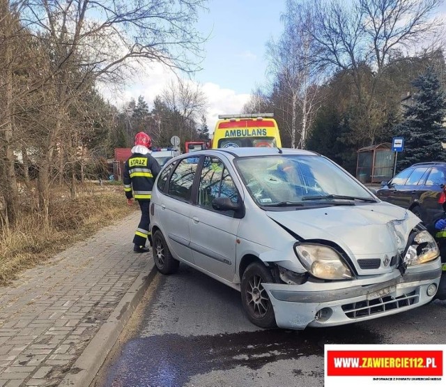 Kolizja na DW796 w Kuźnicy Masłońskiej. Samochód wjechał w TIR-a