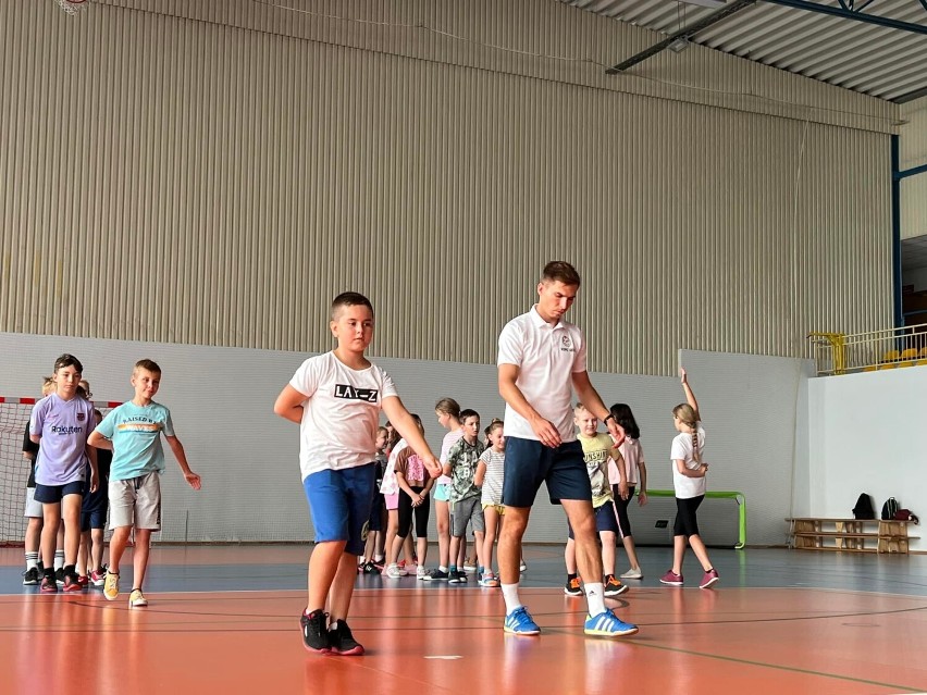 Wakacyjne zajęcia sportowo-rekreacyjne z MOSiR w Radomsku na finiszu. ZDJĘCIA