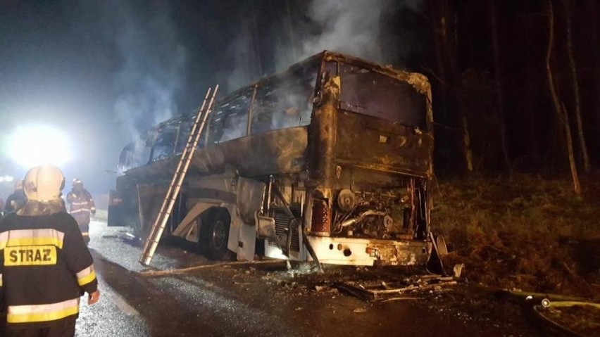 Pożar autobusu pod miejscowością Żabinko w powiecie...