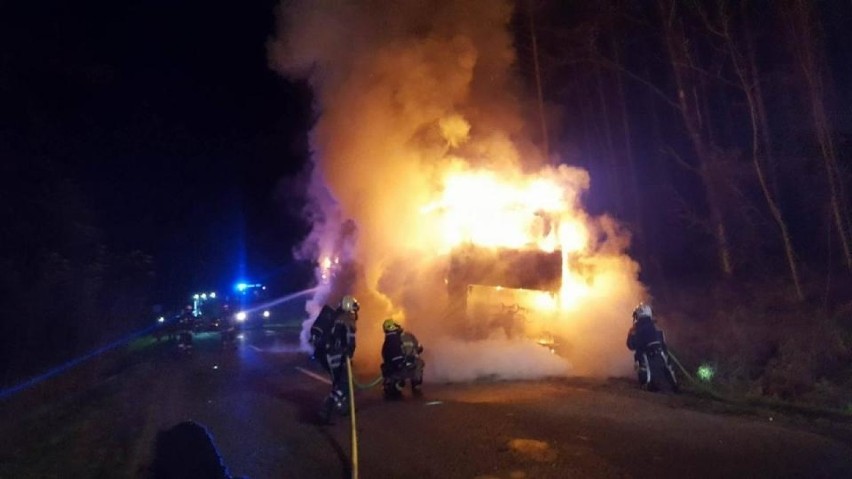 Pożar autobusu pod miejscowością Żabinko w powiecie...