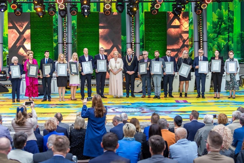 Nagrody Marszałka Województwa Kujawsko - Pomorskiego 2022. Wyróżnieni także mieszkańcy powiatu żnińskiego [zdjęcia]